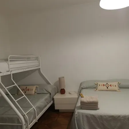 Πανσιόν Flora Luni