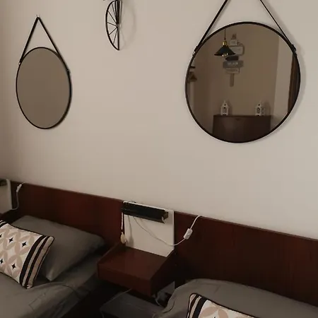 Flora Πανσιόν *