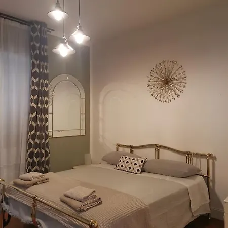 Flora Πανσιόν *