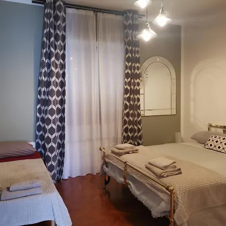 Πανσιόν Flora *