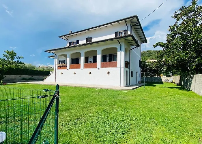 Flora 게스트하우스 Luni