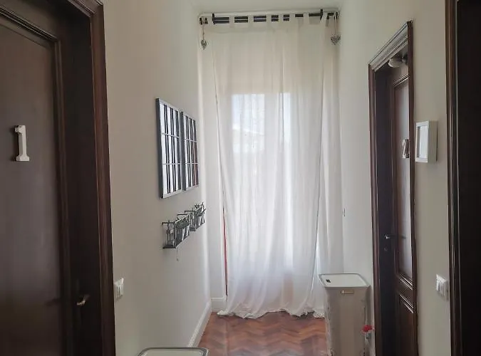 Flora 게스트하우스 *