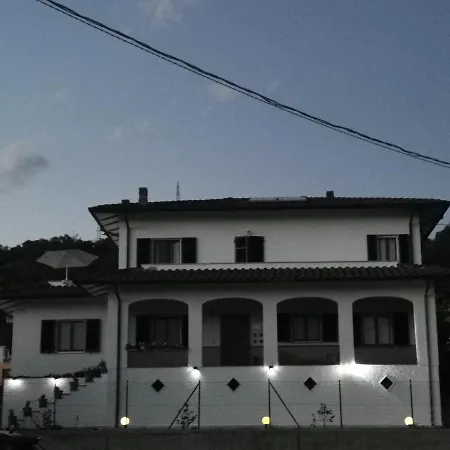 Flora Casa de hóspedes *