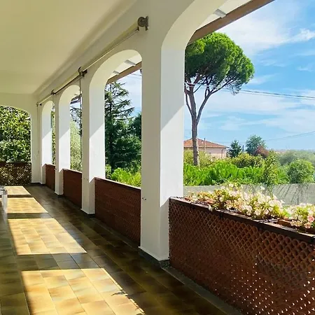 Flora Casa de hóspedes *