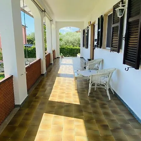 Flora Casa de hóspedes Luni