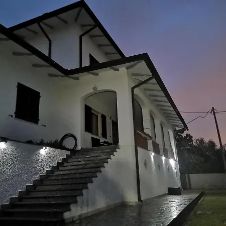 Flora Casa de hóspedes Luni